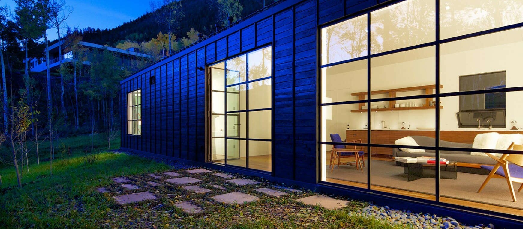 Steel windows and doors in batch installation
